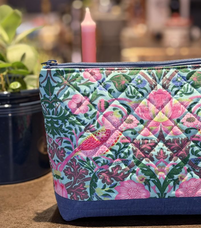 William Morris og Kaffe Fasett  - jordbær tyven 75cm