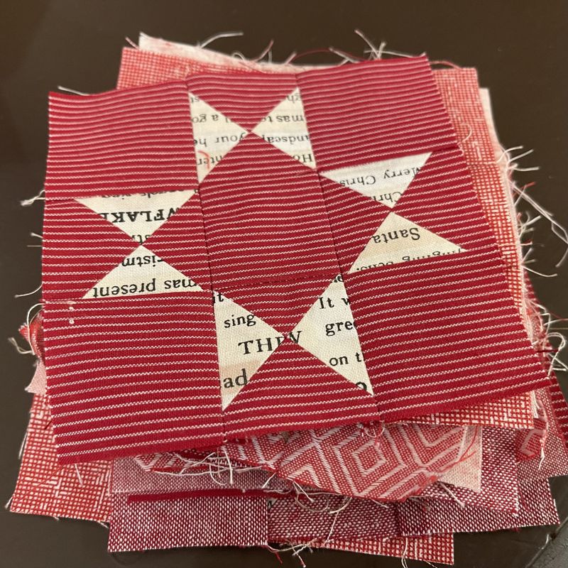 En flott quilt med juletrær og stjernerblokker