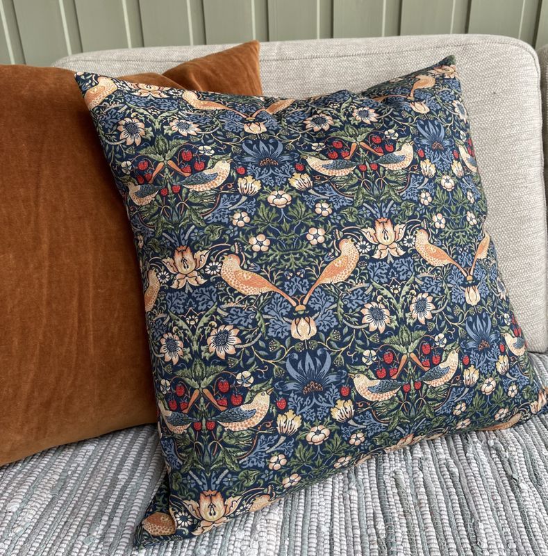 Til inspirasjon - pute William Morris 